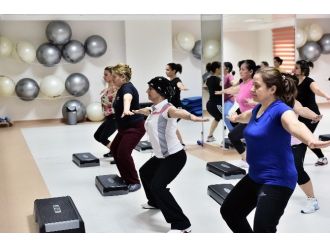 Mamaklı Kadınlar Form Tutuyor