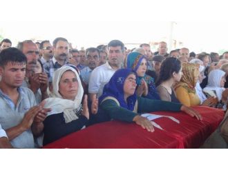 Suruç’ta Hayatını Kaybedenler İçin Gaziantep’te Saygı Duruşu
