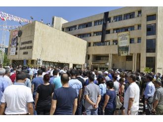 Büyükşehir Belediye Binasına Siyah Bayrak Asıldı