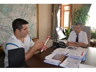 Vali Bektaş’a, Kırmızı Dipli Mumla Davet