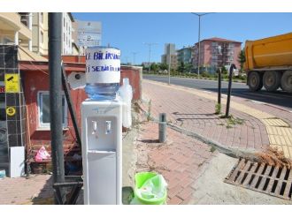 Dükkanının Önüne Sebil Koydu Ve Üzerine “Fi Sebilillah” Yazdı