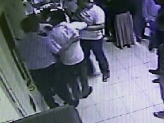 Hasta Yakını Hemşireyi Darp Etti