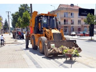 Çiçeklikler Bakıma Alındı