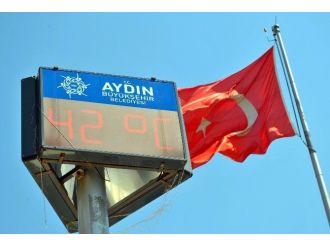 Aydın Yanıyor, Sıcaklık 42 Dereceyi Buldu