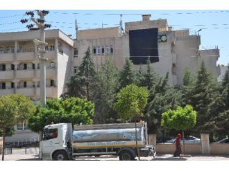 Silvan Belediyesi’ne Siyah Bayrak Asıldı