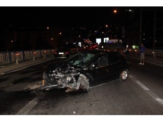 Alkollü Sürücü Bariyerle Çarptı: 1 Yaralı