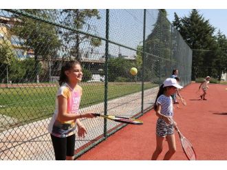 Ücretsiz Tenis Kurslarına Yoğun İlgi
