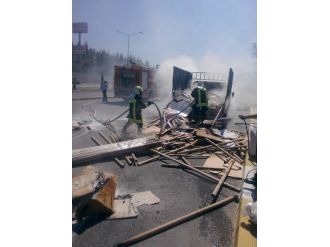 Denizli’de Kağıt Toplama Aracı Yandı