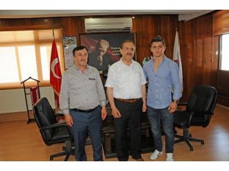 Milli Güreşçiden Başkan Şahin’e Ziyaret