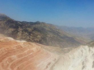 Pkk’lılar Cudi Dağı’nda İş Makinesini Ateşe Verdi