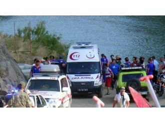 Paraşütü Açılmayan Sporcu Nehre Düşerek Öldü