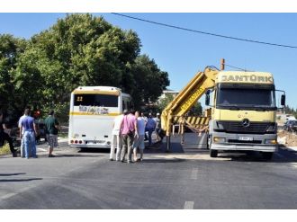 Balıkesir’de Otomobille Midibüs Çarpıştı: 9 Yaralı