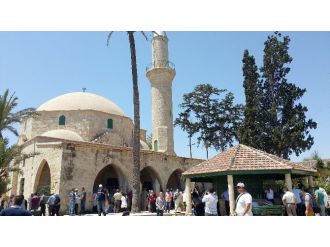 Hala Sultan Türbesi’ne Ziyaretçi Akını