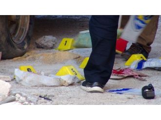 Parti Binası Girişine Konulan Paketten El Yapımı Bomba Çıktı