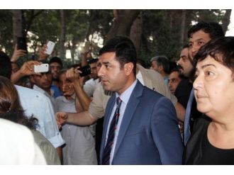 Demirtaş, Suruç’ta Patlamanın Olduğu Yerde Açıklamalarda Bulundu