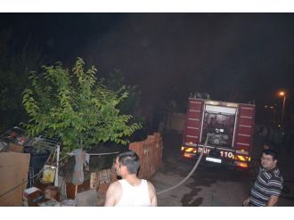 Çıkan Yangında Saman Deposu Kullanılmaz Hale Geldi