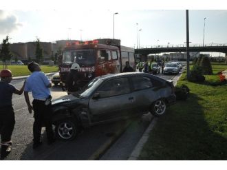 Atatürk Havalimanı Yolunda Kaza: 4 Yaralı