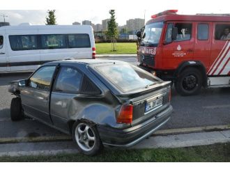 Atatürk Havalimanı Yolunda Kaza: 4 Yaralı