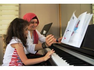 Kumbara Eğitim Kültür Ve Sanat Merkezi Yaz Okulu Dolu Dolu Geçiyor