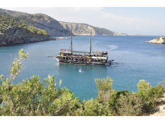 Belçikalı Ve Rus Turistlerin Yat Turu Keyfi