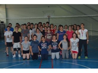Voleybol İl Spor Merkezine 600 Sporcu Katılıyor