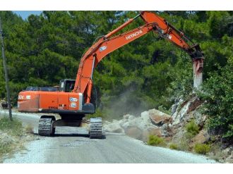 Alanya’da Yol Bakım Onarım Çalışmaları Devam Ediyor