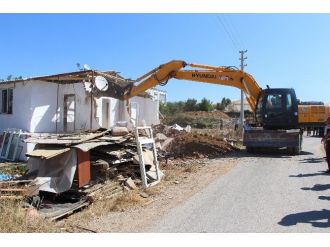 Aksu’da Yıkım
