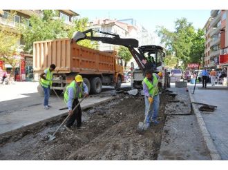 Büyükşehir Belediyesi Başkentin Kaldırımlarını Yeniliyor
