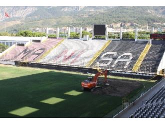 Manisa 19 Mayıs Stadının Zemini Yenileniyor