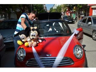 Arabalar Düğünlere Hazırlanıyor