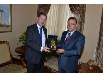 Büyülelçi Jonathan Curr, Vali Türker’i Ziyaret Etti