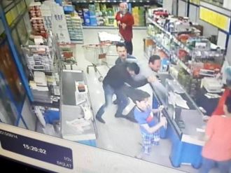 Hırsızlık Şüphelisine Market Çalışanlarından Şok