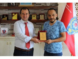 Emniyet Müdürü Tezsever’e Plaket