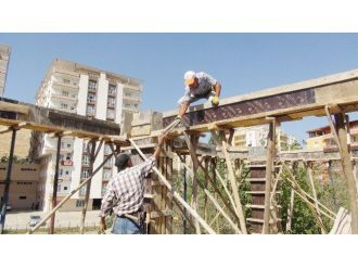 Silvan’da İnşaatlar Tehlike Saçıyor