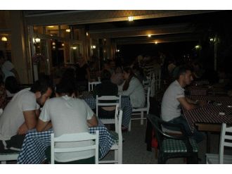 İnebolu’da Sesi Ve Müzigiyle Dinleyenleri Mest Ediyor