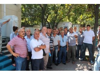 Tekirdağ’da 65 Minibüs Şoförü Büyükşehir Belediyesini Alkışlayarak Protesto Etti