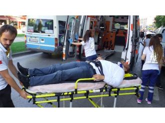Motosikletin Çarptığı Yaya Hastanelik Oldu