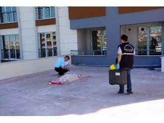 Satın Almak İstediği Evin Balkonundan Düşüp Öldü