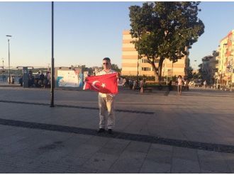 Şehit Polisler İçin Tek Başına Eylem Yaptı