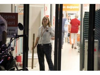 Avm’de Bomba Paniği