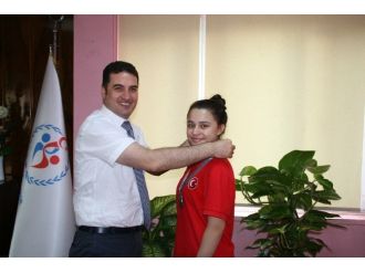 Ataşbak, Başarılı Tekvandocu Özden’i Kabul Etti