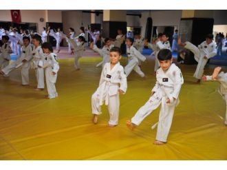 Kepez Yaz Spor Okulları’na 2 Bin 500 Öğrenci Kayıt Yaptırdı