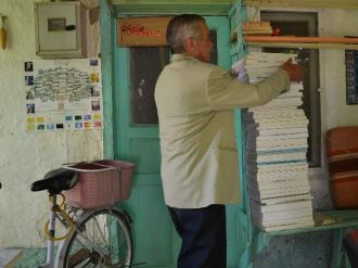 Kitaplarını Ölmeden Yaptığı Mezarında Yazıyor
