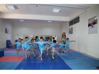 Kocaeli Spor Okulları’nda Yaz Kursları Sürüyor