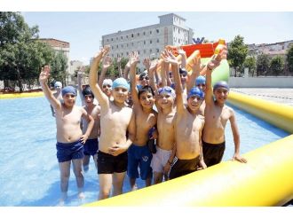 Portatif Havuzlarda Yaz Eğlencesi Başladı