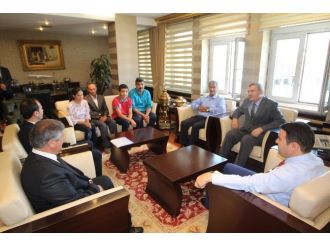 Vali Işın Teog Birincilerini Ödüllendirdi