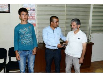 İşsiz Genç, Düğün Salonunda Bulduğu Cüzdanı Sahibine Teslim Etti