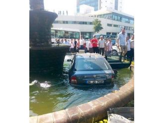 Askeri Ambulans İle Otomobil Çarpıştı: 2 Yaralı