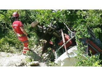 Traktörüyle 50 Metreden Uçuruma Yuvarlandı