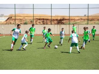 Şehitkamil’de Yaz Spor Okulları Farkı Yeşil Sahada Devam Ediyor